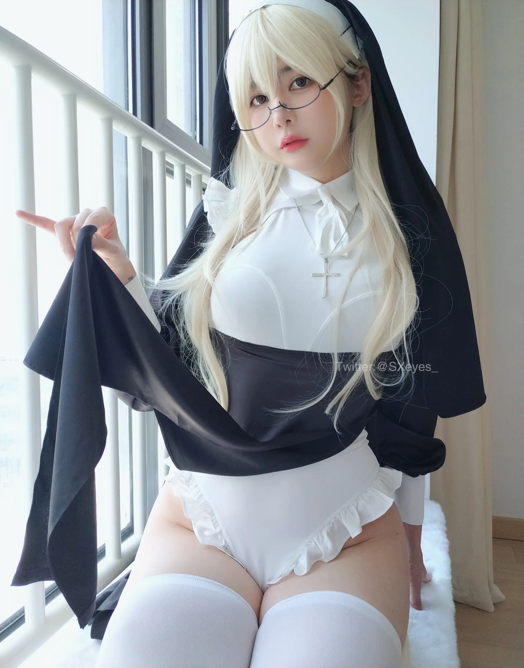 眼酱大魔王cos修女图片