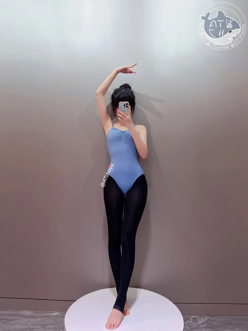 at鲨居家自摄高清图