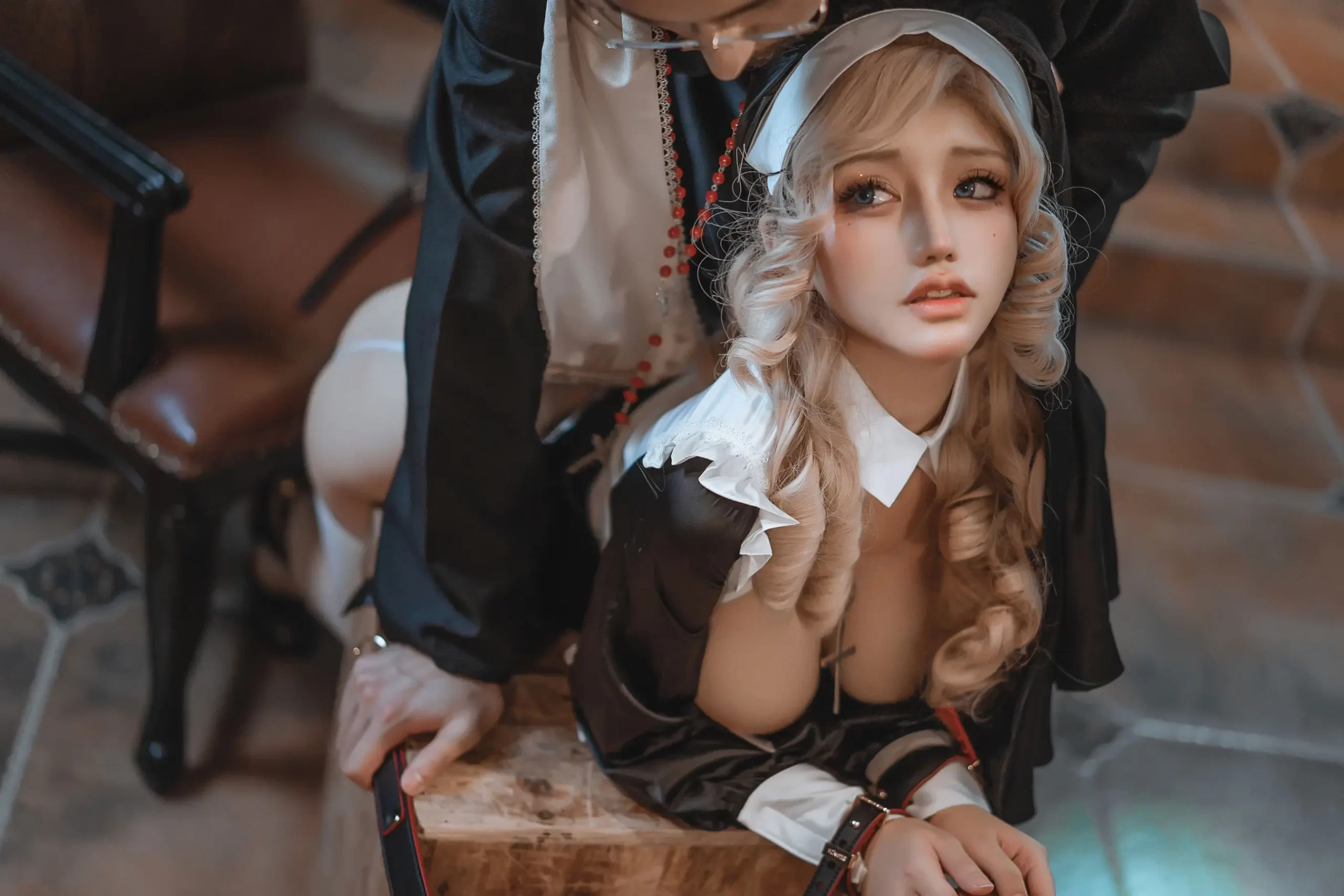 芊川一笑mnk修女与神父高清图包