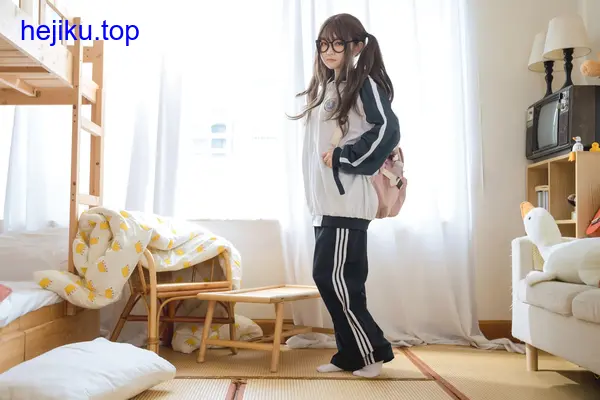 神沢永莉家庭作业HD照片