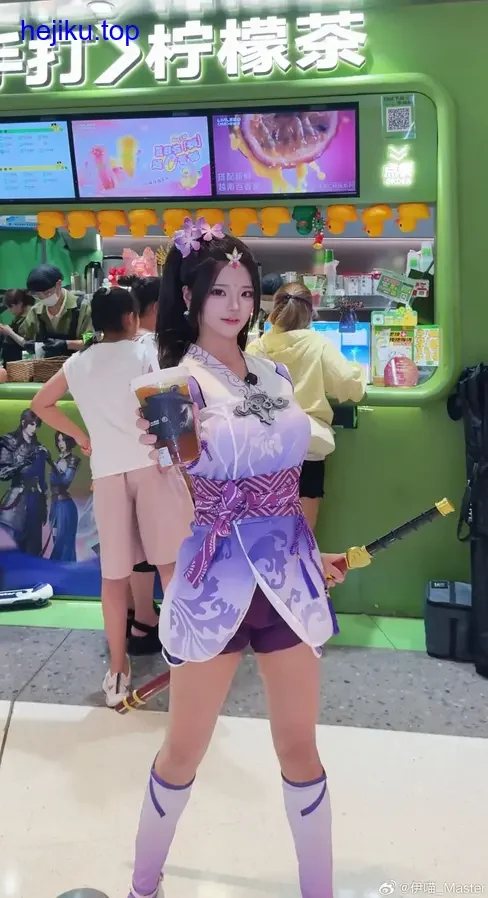 伊喵_master亚丝娜阳台侧脸 咖啡杯与放空眼神