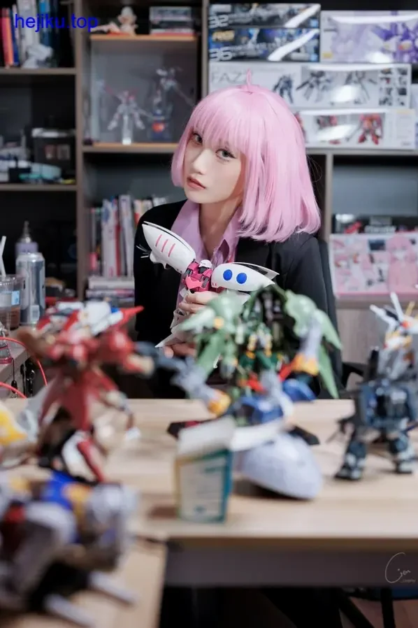 cien恩恩乳胶衣全身正面高光反光控制精准身体线条流畅