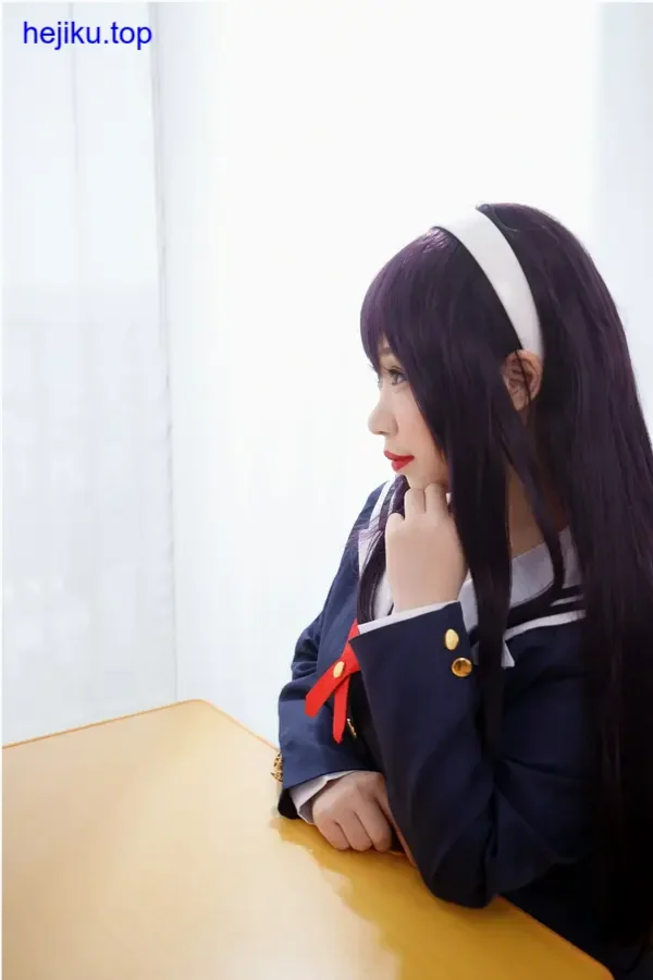 胡桃猫kurumineko扮演蝴蝶忍 微笑弧度下眼神冷静带审视感