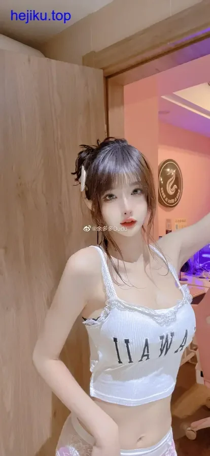 余多多dudu舰长COS图片