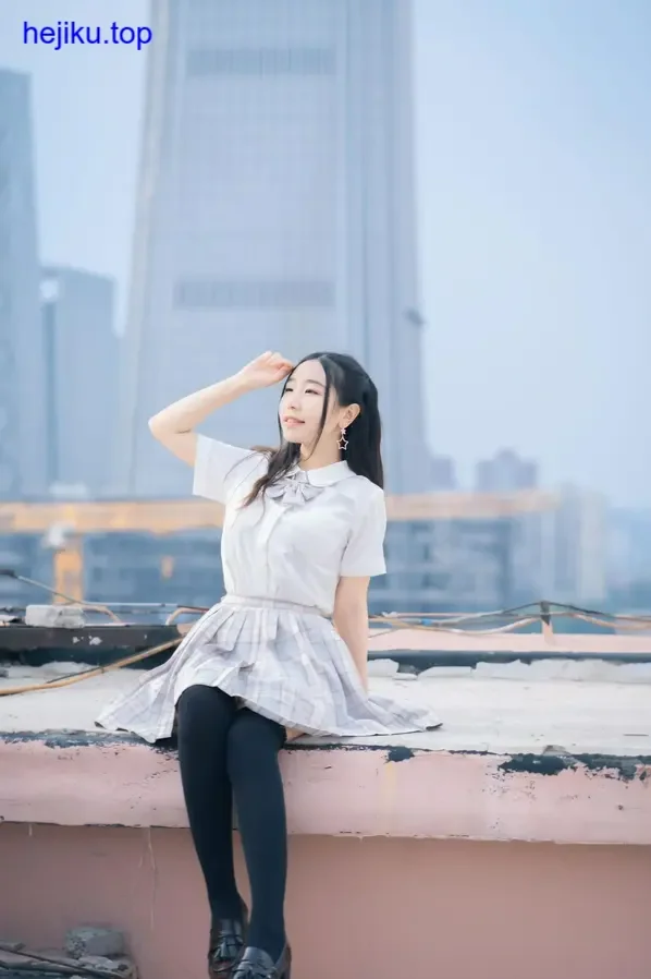 穆零Mu0跃动青春岩仓美津未cos天桥傍晚自然光校服日常