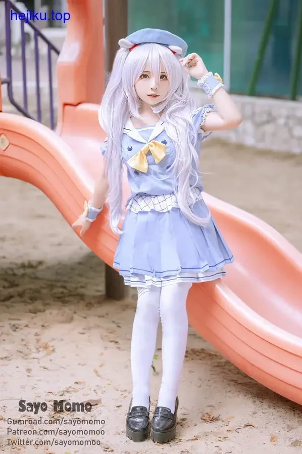 sayomomo扮演灶门炭十郎的cos写真，女coser反串男角色，服装和神态都很到位