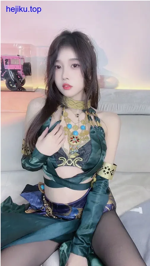 小小奶瓶儿cos正片