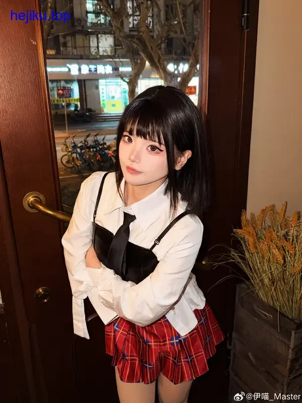 魅魔cosplay伊喵大师作品展示 伊喵_master魅魔cos夜景光影效果展示