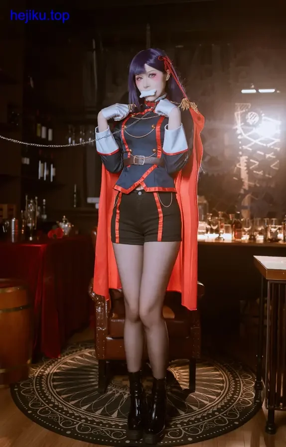 兔胖胖min精选写真图片 兔胖胖min侧坐在椅子上的兔女郎造型,兔耳朵在墙面投出影子