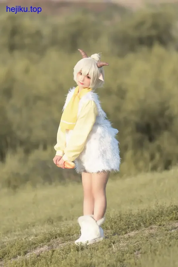 蠢沫沫半蹲警戒动作