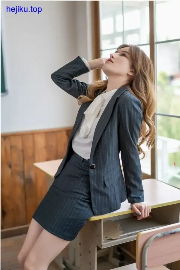 鹿八岁baby巫女角色cos全身照