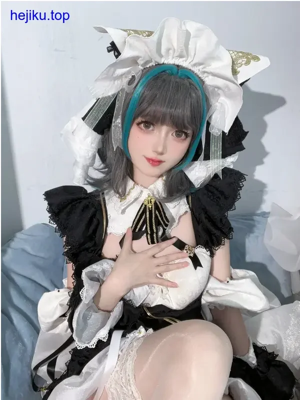 趴趴捣蛋陌妮露废弃游乐园芭蕾裙 旋转木马前