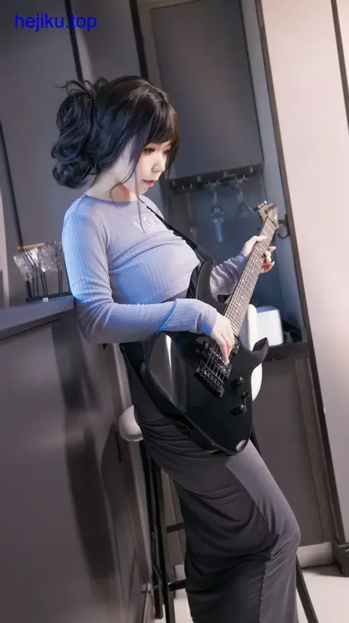 探索无颜小天使的创意网盘资源 无颜小天使多角色cos合集,从服装到表情都很有故事感