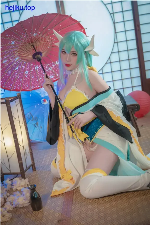 羊大真人尼可地板蹲姿