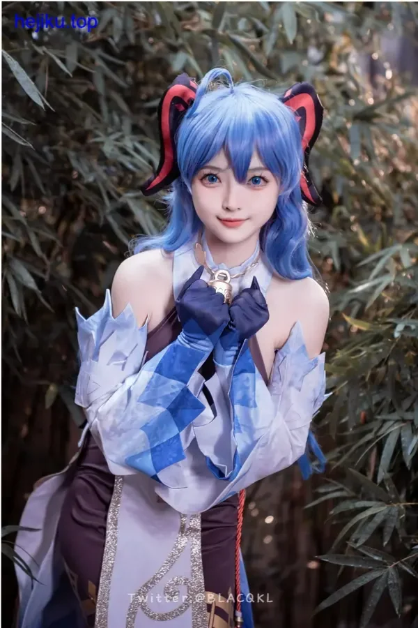 白莉爱吃巧克力侧脸