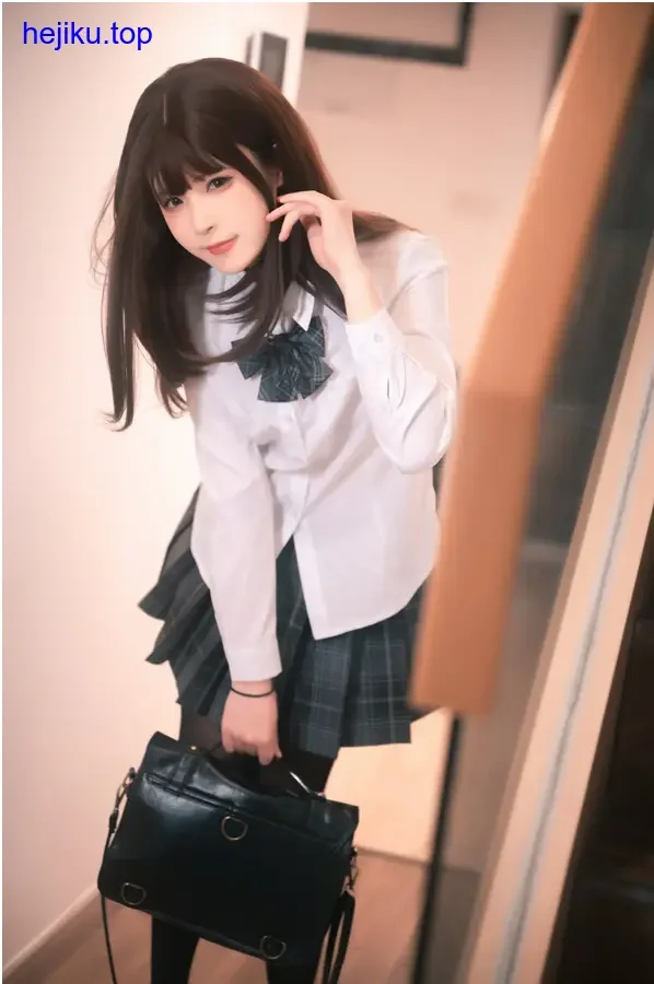 Quan冉窗边喝茶侧脸