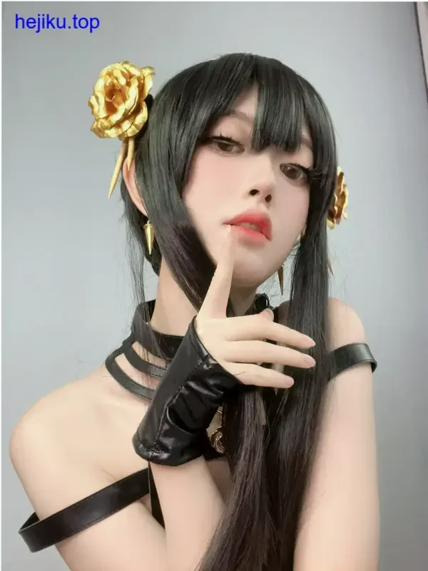 趴趴捣蛋陌妮露暗黑小红帽cos 白桦林握剪刀