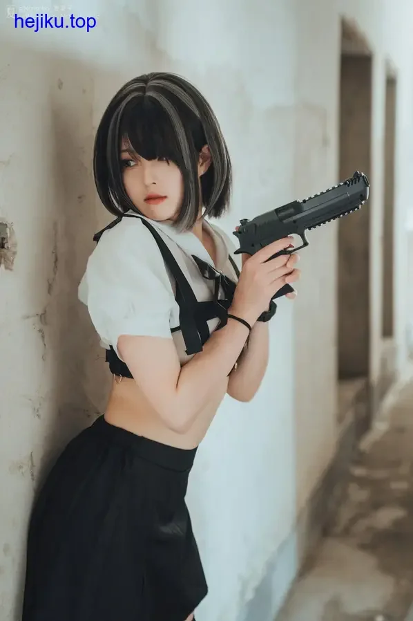 夏夏子动漫角色全身cos 姿态优雅大气