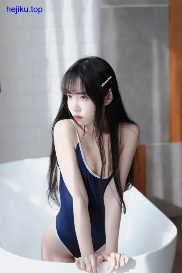 可可小白兔蹲在草地