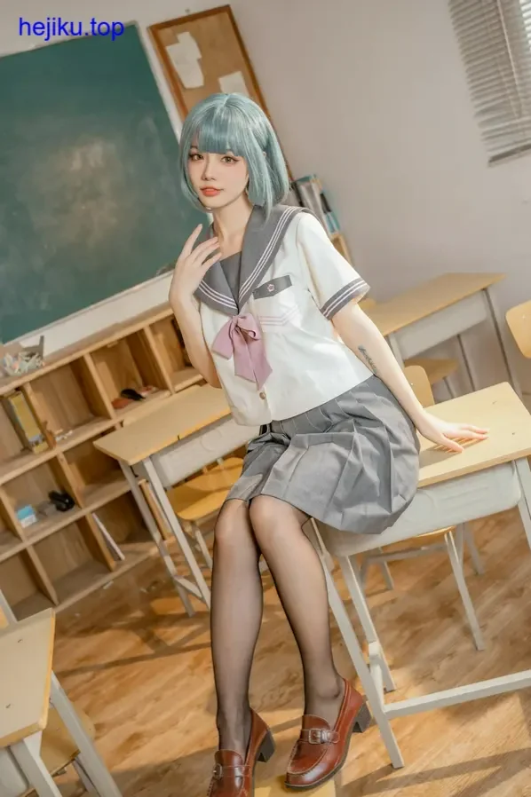 桃良阿宅校园风格cos，表情自然不做作