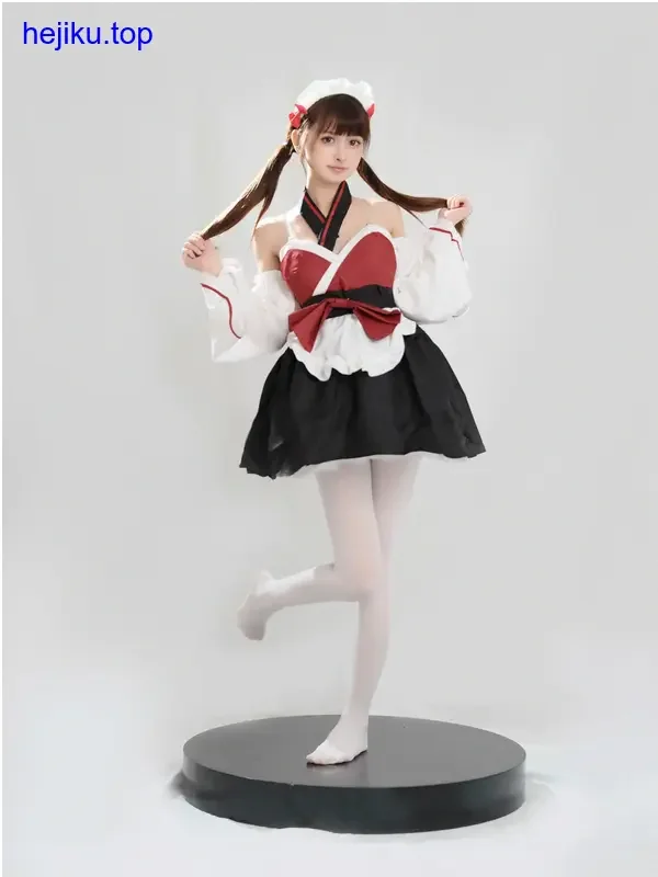 河豚抚子窗前端茶杯