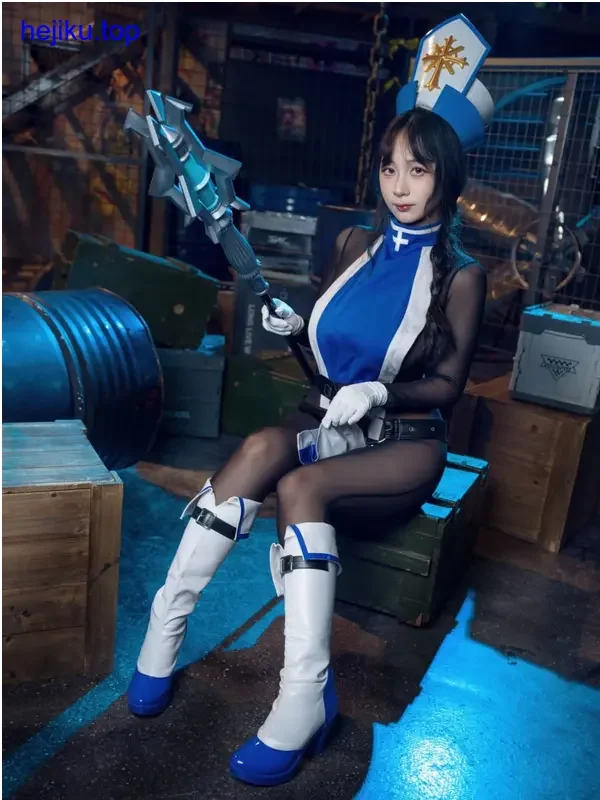 浅安安古风角色服装与光影氛围