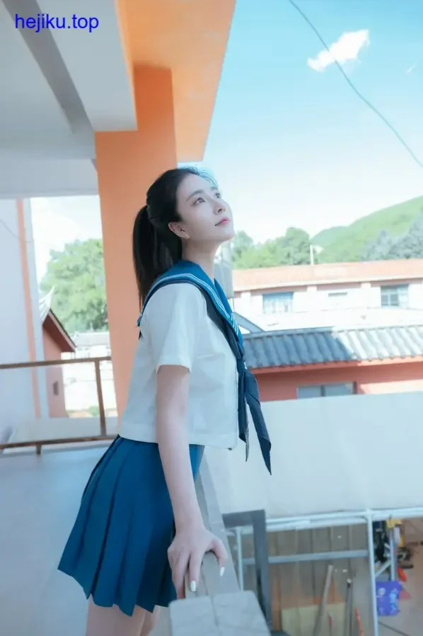 年年nnian侧身回眸惊艳