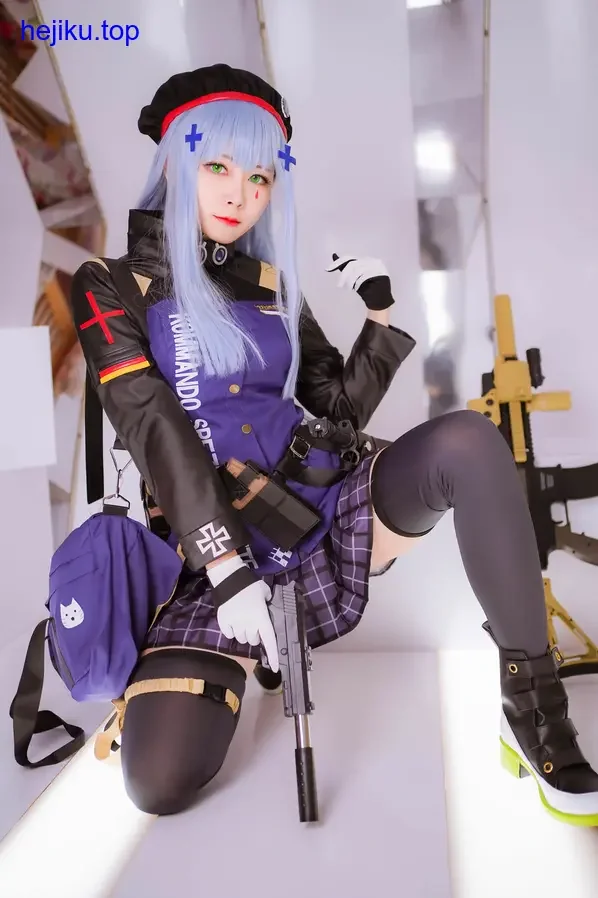 arty亚缇坐在旧房间