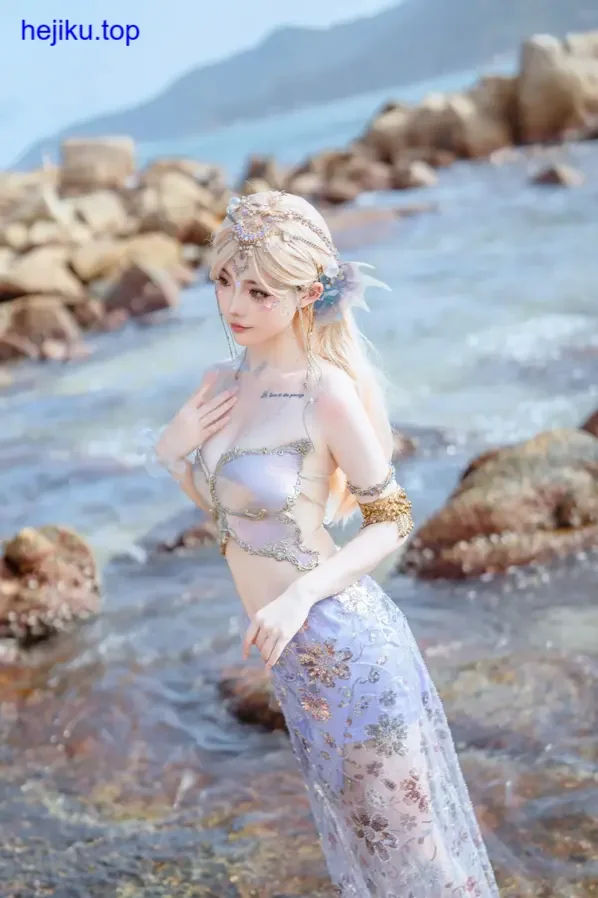 桃良阿宅这组高清写真，神态和造型都挺到位