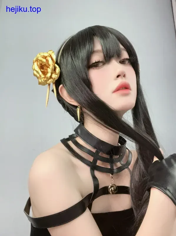 趴趴捣蛋陌妮露树精cos 灰绿皮肤藤蔓缠绕