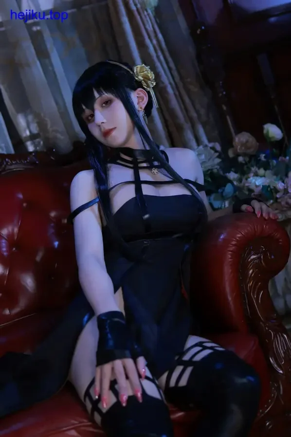 桜满三时樱花树根坐姿 手捧花瓣欲撒