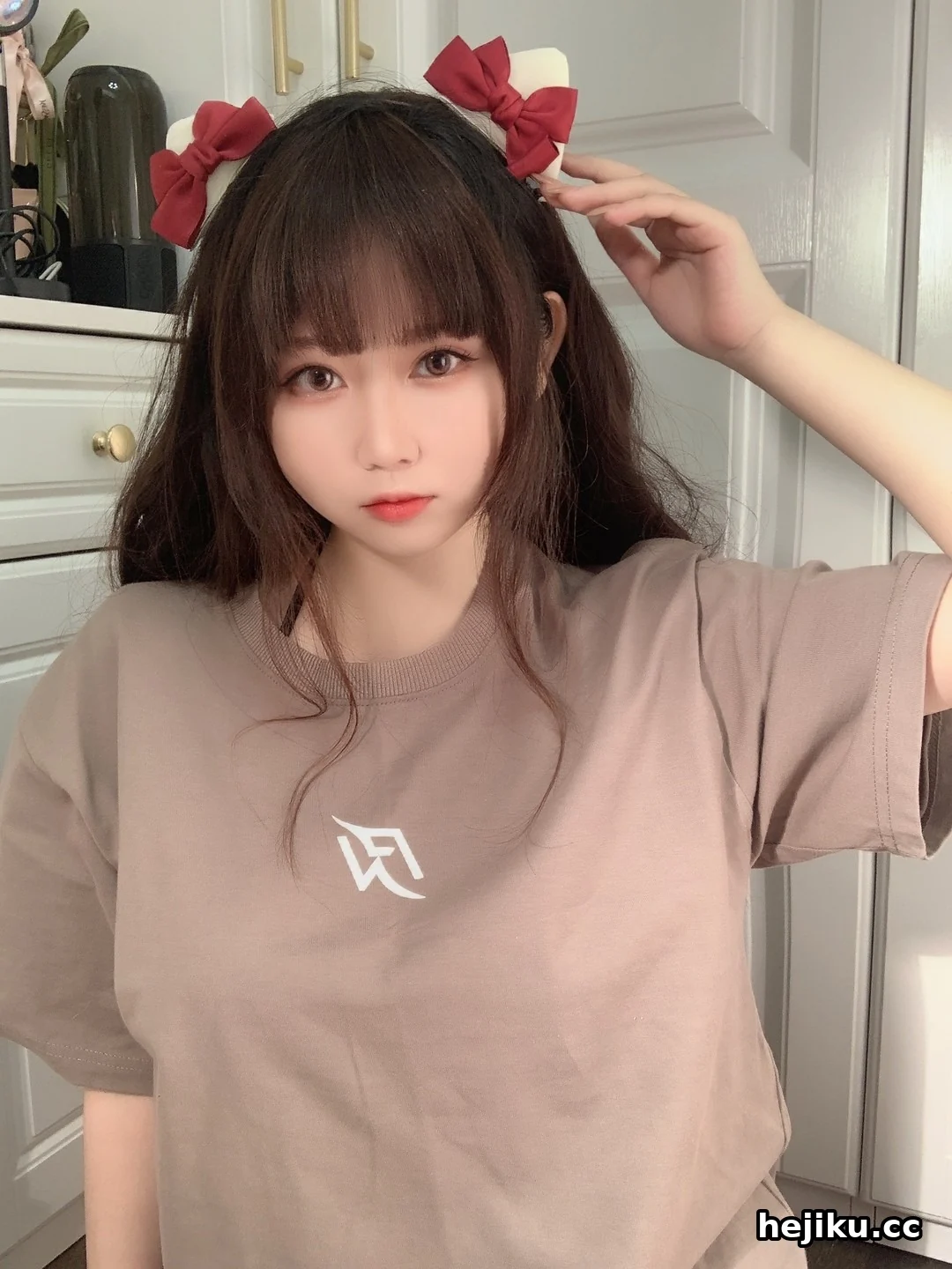 是依酱吖 甜系审美与反差感,才是她圈粉的真正密码
