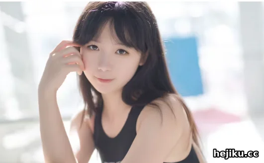 樱落酱w的《泳池竞泳》 当Cosplayer脱掉假发，运动美学才是真功夫