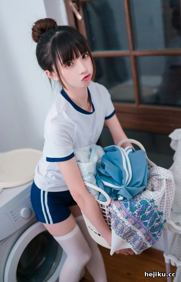 绮太郎_Kitaro湿身体操服 元气少女的日系清新风格解析