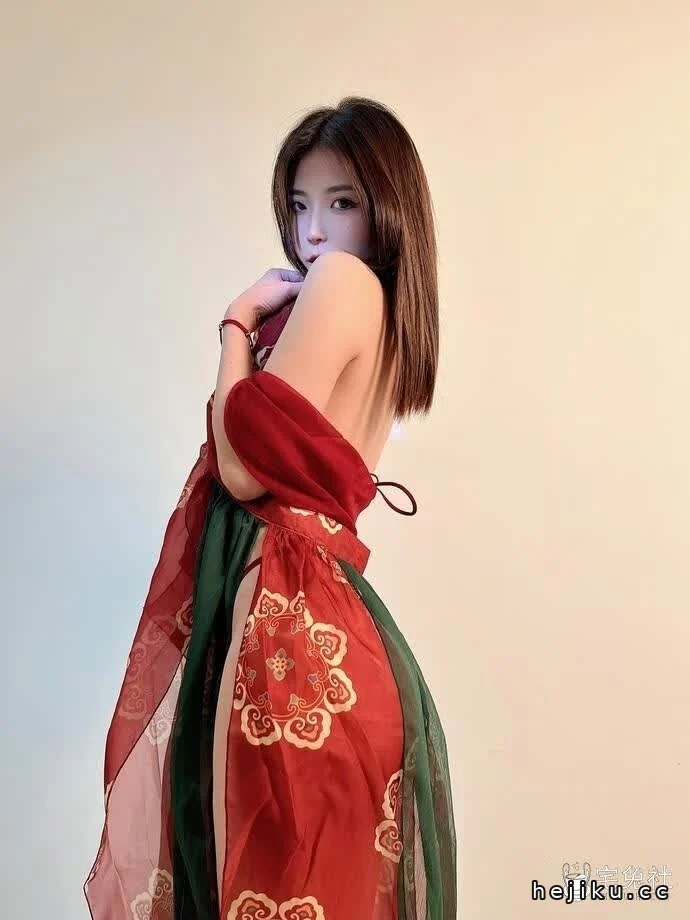 陈妮妮妮是老虎外网图合集解析 甜美与御姐并存的身材魅力文章配图3